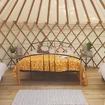 Luxusní stan The Walled Garden Yurt *