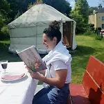 Luxusní stan The Walled Garden Yurt *