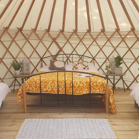 Luksusowy namiot The Walled Garden Yurt *