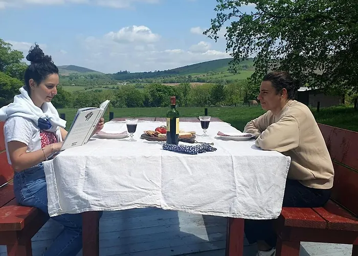 The Walled Garden Yurt Tente de luxe *