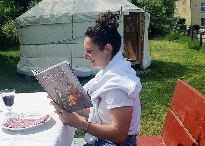 אוהל מפואר The Walled Garden Yurt *